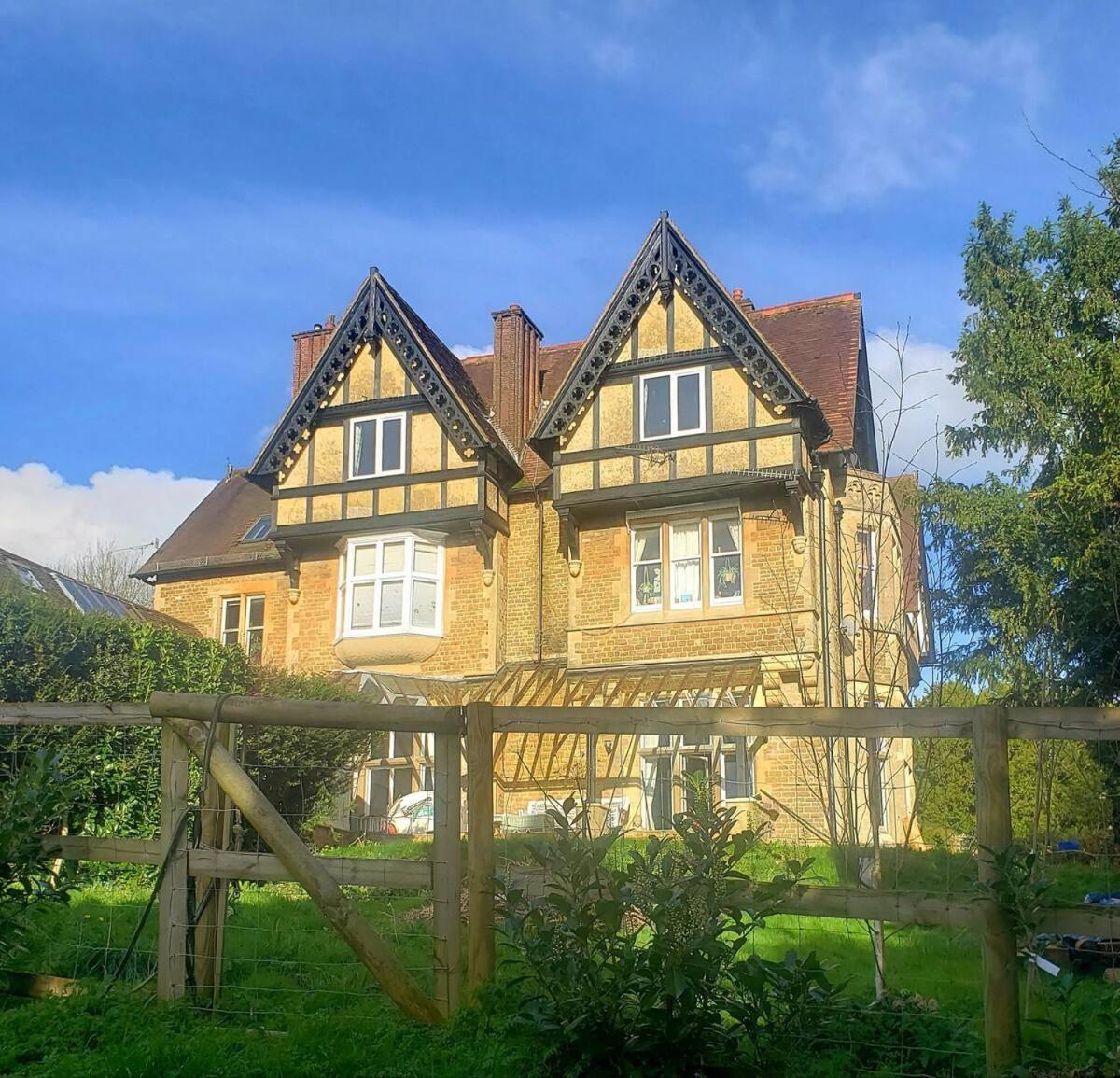 Lovely 3 Bed Condo Reigate Exterior photo